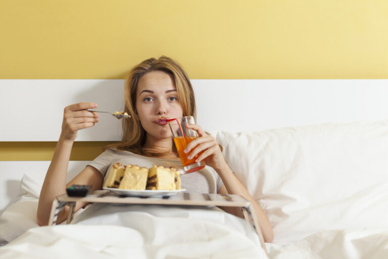 Choosing Foods That Combat Sleepiness Throughout the Day